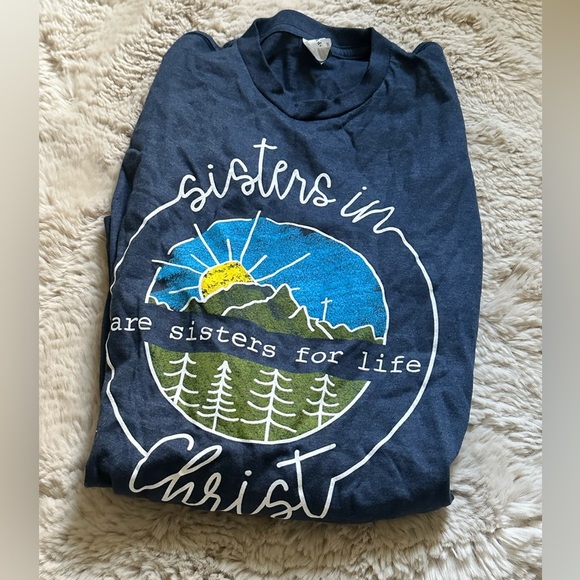 NWOT Love in Faith | Sisters in Christ Short Sleeve T-Shirt women’s medium - Picture 2 of 3